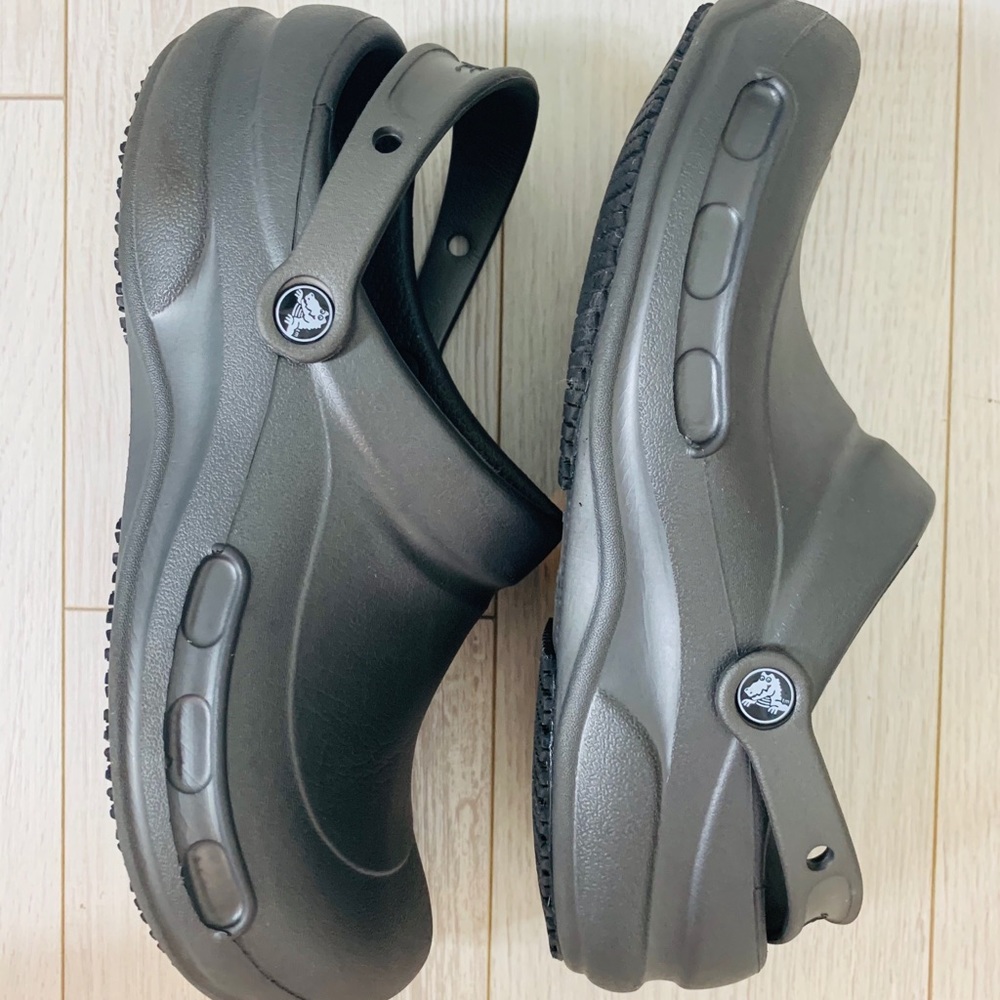 Crocs Mens SZ 12 M Gray Slip & Oil Resistant Clog